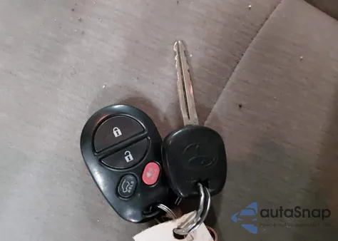 2012 Toyota Highlander Base V6 z USA, uszkodzony, nr VIN 5TDBK3EH3CS108178